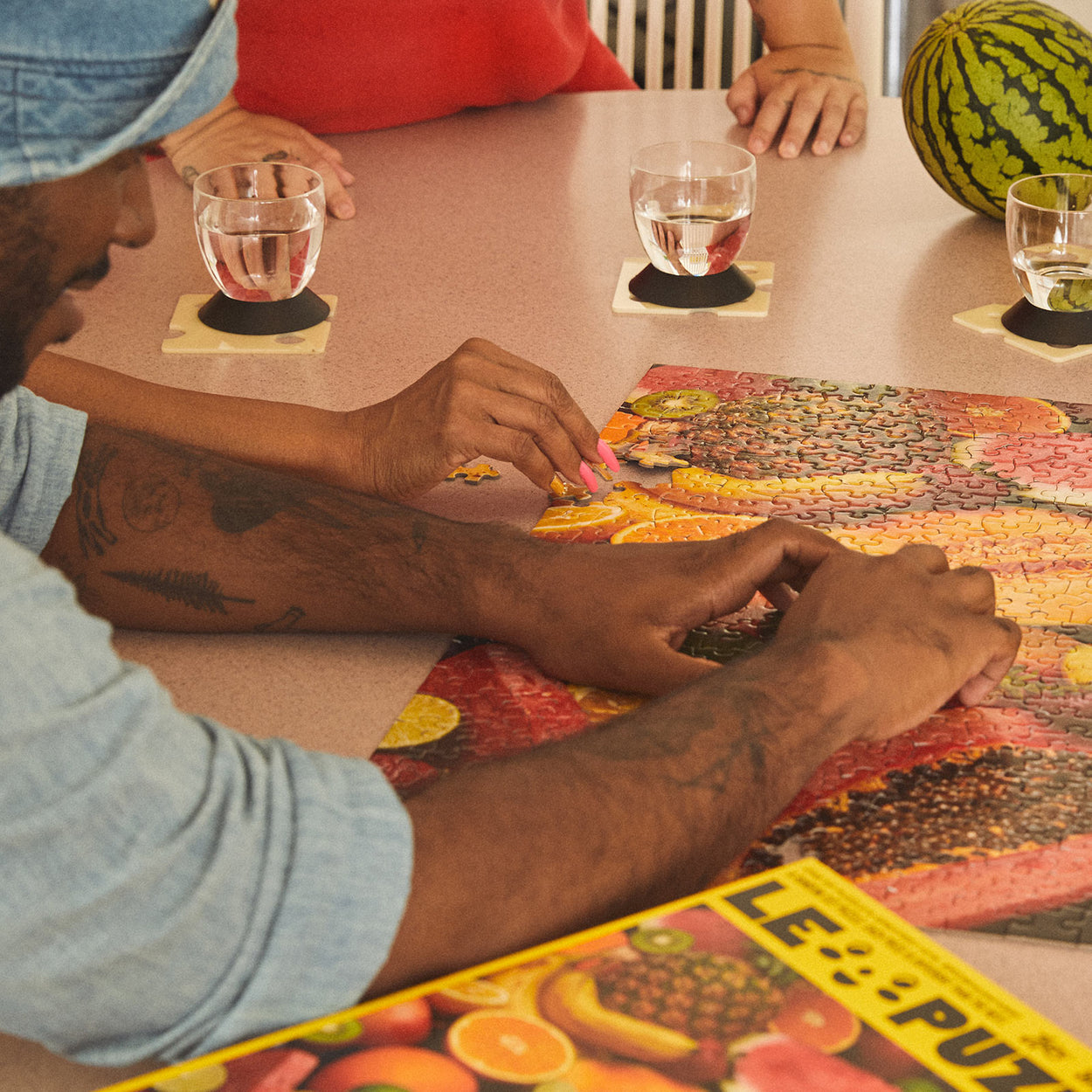 Juicy Puzzle | Le Puzz | 500 Pieces: different types of fruit Puzzle. Juicy is our take on a classic jigsaw puzzle theme — a giant pile of fruit! You might start with the edges or dive right into sorting out the limes. Trypophobia warning this puzzle does feature strawberry and papaya seeds.